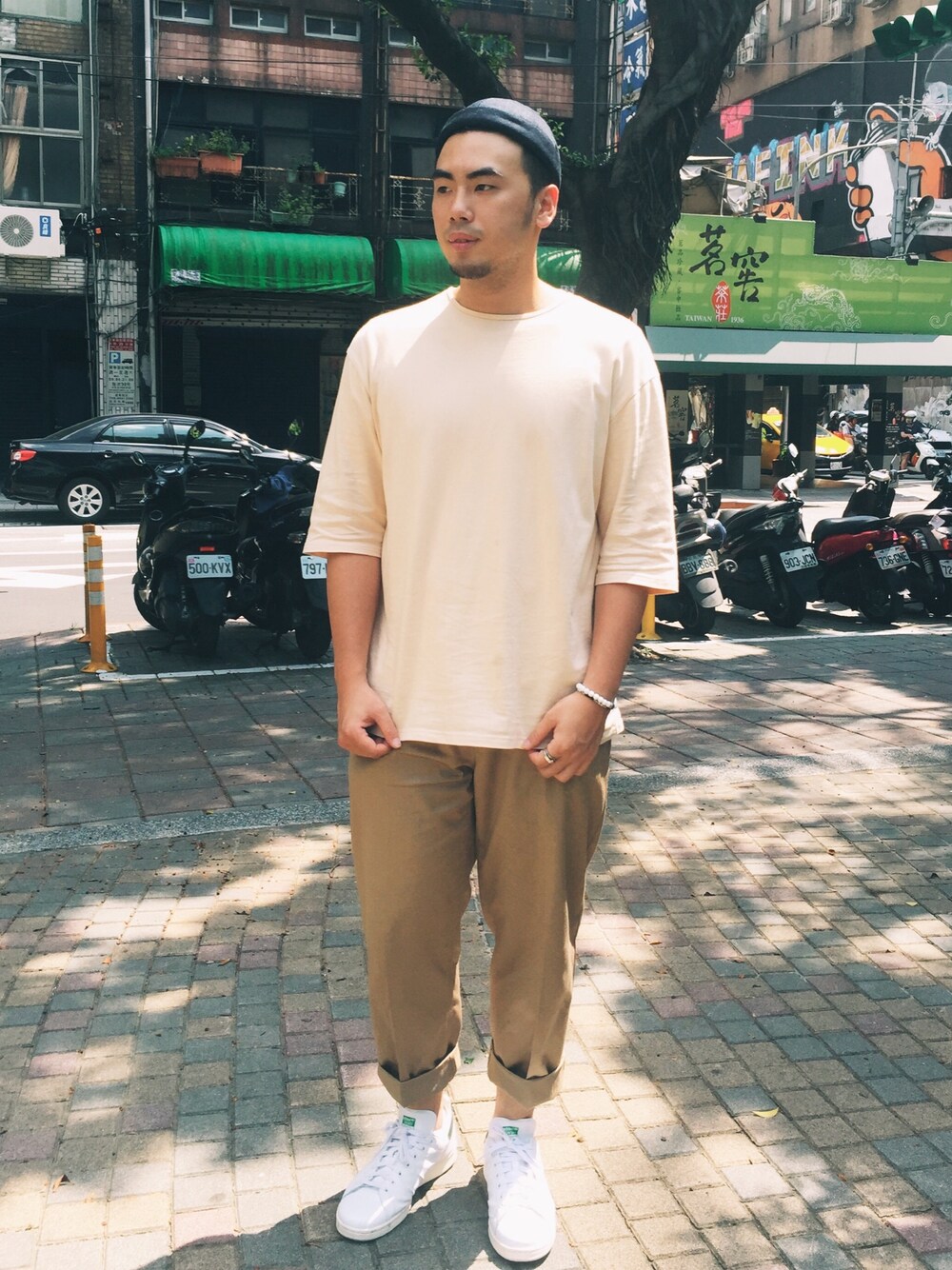 「夏、BETON CIRE、plain-me、immense、adidas、stan smith、Taiwan、TAIPEI、summer」｜「betoncireのアイテム（帽子、ブルー系）」を使った、Tofuさん（メンズ・175cm）の夏コーディネートの1枚目の写真