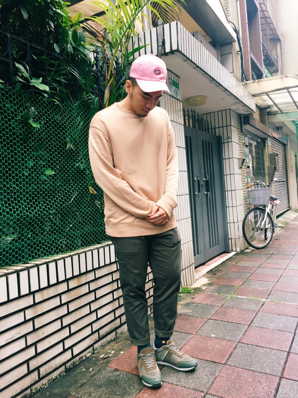 「plain-me、H&M、Calvin Klein PLATINUM(Calvin Klein PLATINUM)、stance socks、hype、KOHH、TAIPEI、Taiwan、pink」｜「HYPEのアイテム（キャップ、ピンク系）」を使った、Tofuさん（メンズ・175cm）の秋コーディネートの1枚目の写真