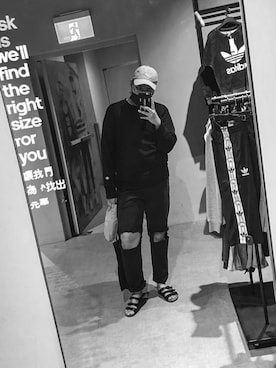 「Dickies（ディッキーズ）のエンボス加工スウェットトレーナー（スウェット、ブラック系）」を使った、大白さん（メンズ・174cm）の春コーディネート