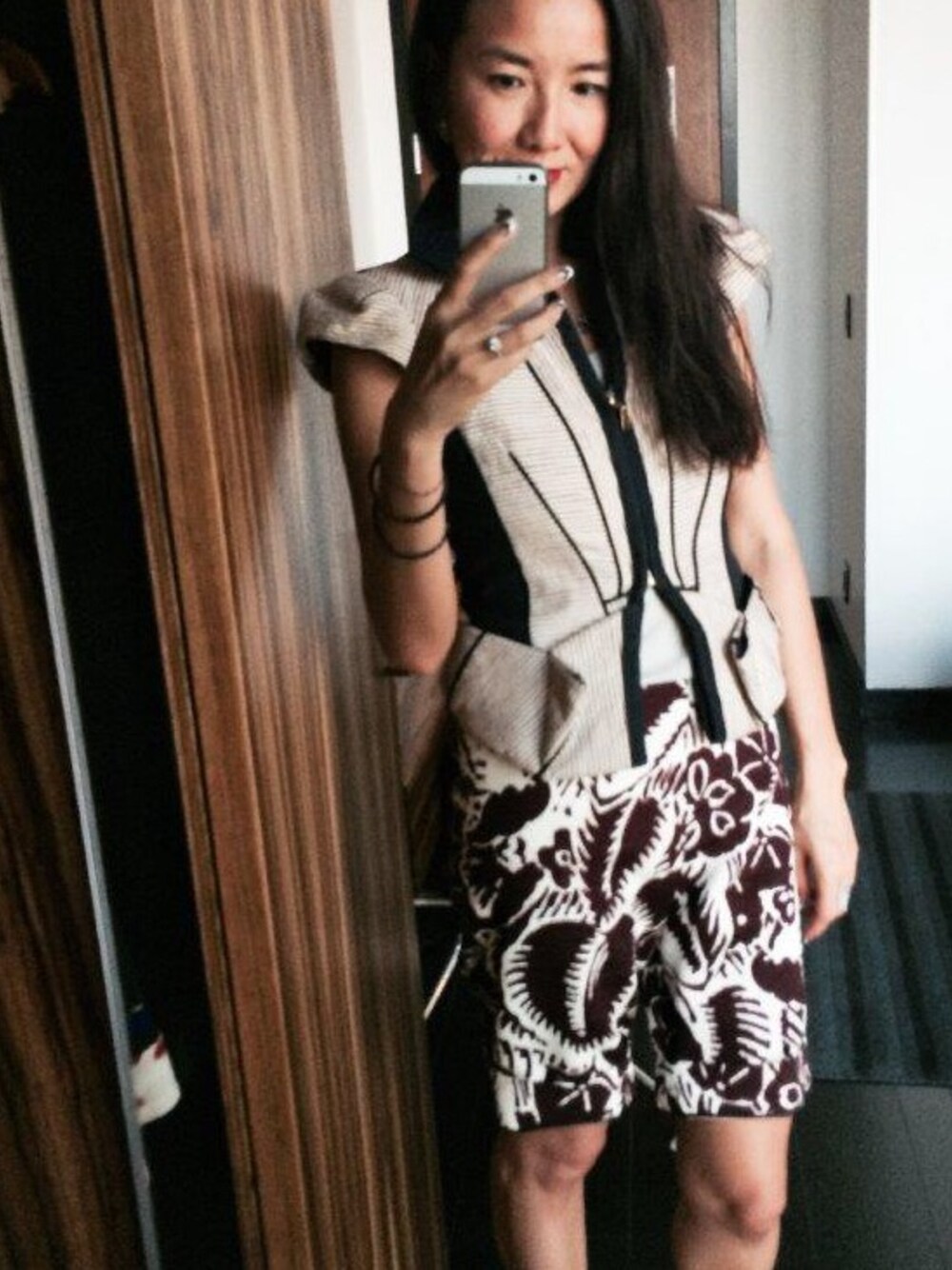 「mix and match、layering、ootd、fashion、LouisVuitton、MARC JACOBS、fashionweek、hawaii、tribal 、Tropical 」｜「LOUIS VUITTONのアイテム（ライダースジャケット、その他）」を使った、Susan Chenさん（レディース・162cm）の冬コーディネートの1枚目の写真