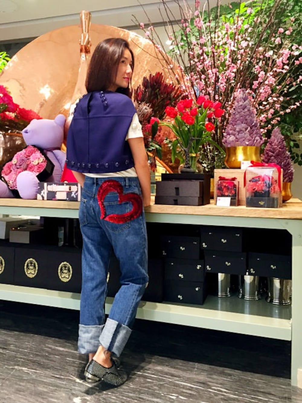 「ss15、MARC JACOBS、casual、spring、denim、blue、sequins、military、mix and match」｜「MARC JACOBSのアイテム（Tシャツ/カットソー、ベージュ系）」を使った、Susan Chenさん（レディース・162cm）の春コーディネートの1枚目の写真