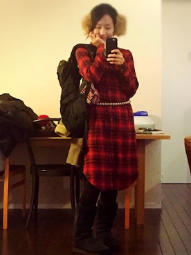「アイテム（シャツワンピース、レッド系）」を使った、雅さん（レディース・155cm）の冬コーディネート