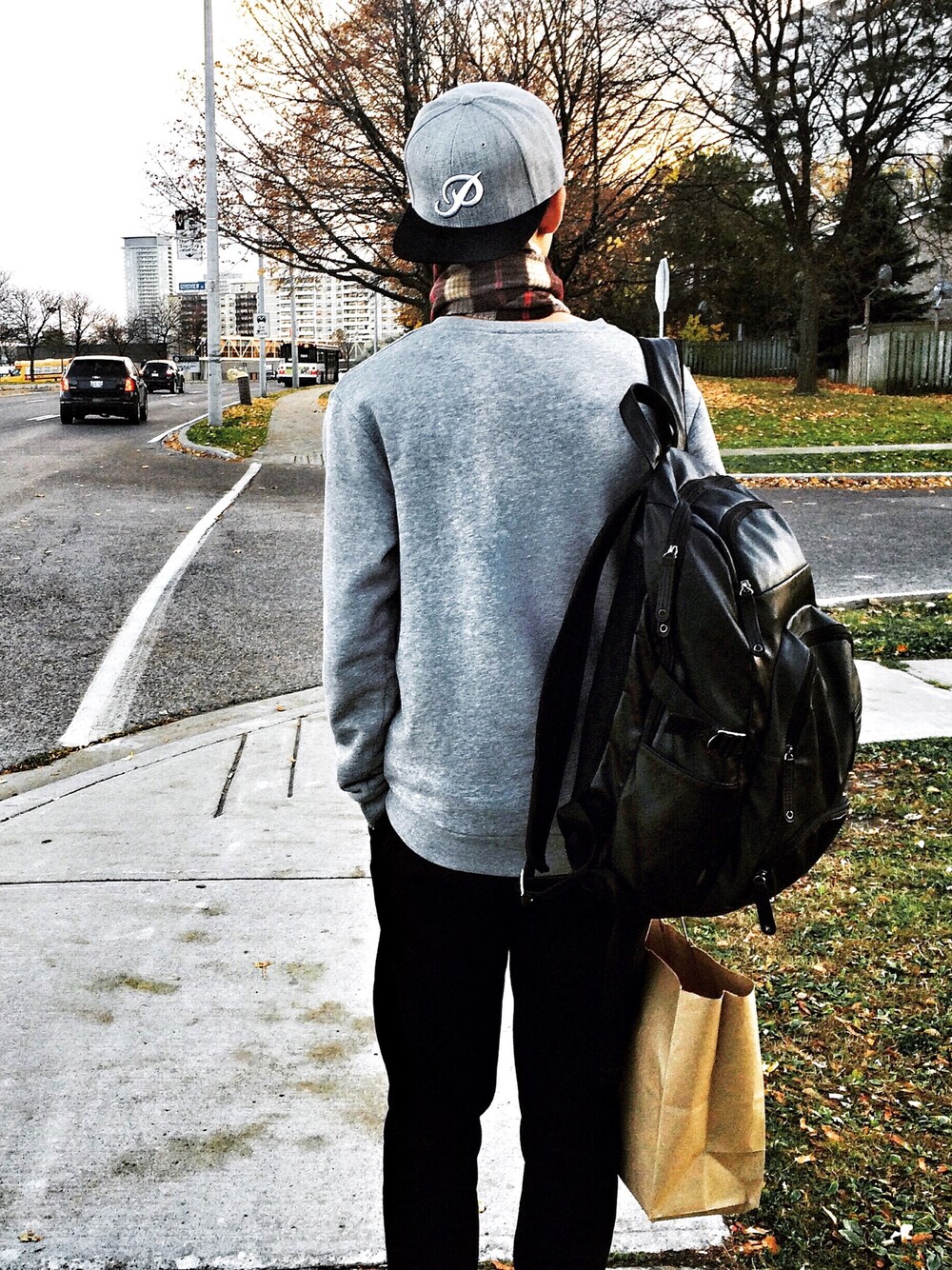 「toronto、cheap monday、primitive、selected」｜「CHEAP MONDAYのアイテム（ニット/セーター、グレー系）」を使った、DGtle_L君さん（メンズ・182cm）の春コーディネートの1枚目の写真