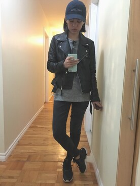 「sneakers」｜「アイテム（ライダースジャケット）」を使った、Chia-Chia Liさん（レディース・160cm）の秋コーディネート