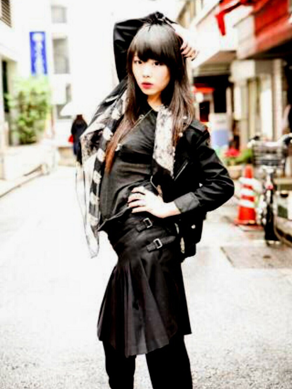 「新世代パンク、Tokyostreetstyle、LehyslNoir」｜「COMME des GARCONS HOMME PLUSのアイテム（その他パンツ、ブラック系）」を使った、Leigh Leh Yslさん（レディース・165cm）の夏コーディネートの1枚目の写真