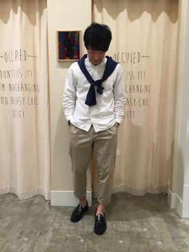 「coen（コーエン）のツイルタッククロップドパンツ（その他パンツ、ベージュ系）」を使った、coen のもとさん（メンズ・172cm）の春コーディネート