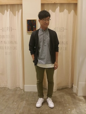 「coen（コーエン）のUSAコットンVネックポケットTシャツ（Tシャツ/カットソー、ホワイト系）」を使った、coen のもとさん（メンズ・172cm）の夏コーディネート