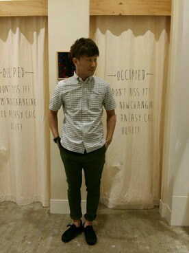 「coen（コーエン）のストレッチスリムテーパードチノパンツ（チノパンツ、グリーン系）」を使った、coen のもとさん（メンズ・172cm）の夏コーディネート