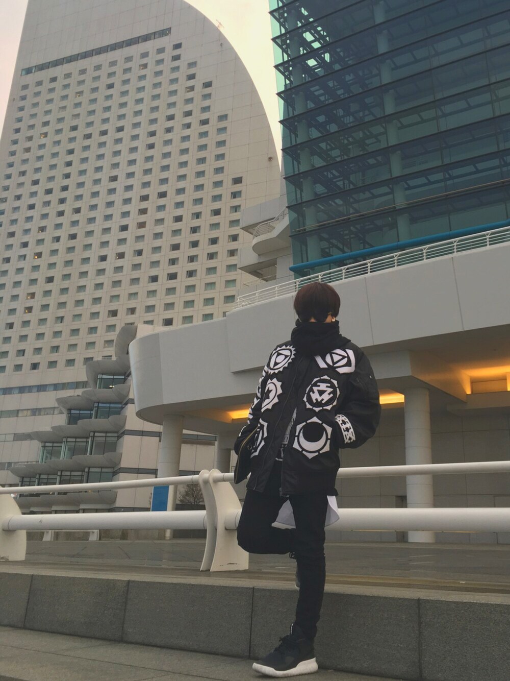 「ktz、A.D.S.R.、adidas、adidas originals、mode、street、black、横浜」｜「A.D.S.R.のアイテム（サングラス、ブラック系）」を使った、まーさん（メンズ・165cm）の冬コーディネートの1枚目の写真