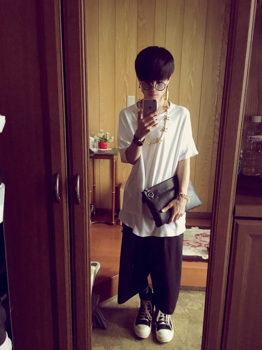 「AMBUSH、RICK OWENS、drkshdw、モード、モノクロ、ロングシャツ、ゆるコーデ、スニーカー、休日スタイル、夏コーデ」｜「NOEYEDIAのアイテム（サングラス、ブルー系）」を使った、まーさん（メンズ・165cm）の秋コーディネートの1枚目の写真