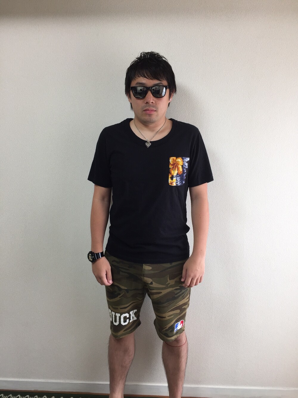 「Ray-Banのアイテム（サングラス、ブラック系）」を使った、カズさん（メンズ・172cm）の夏コーディネートの1枚目の写真