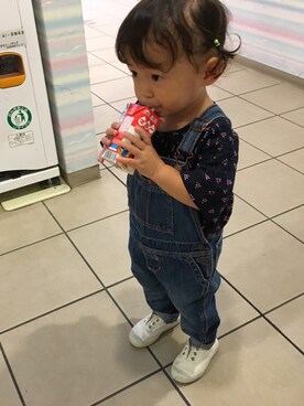 「花柄トップス」｜「アイテム（オールインワン・サロペット）」を使った、caaaanaさん（キッズ・80cm）の秋コーディネート