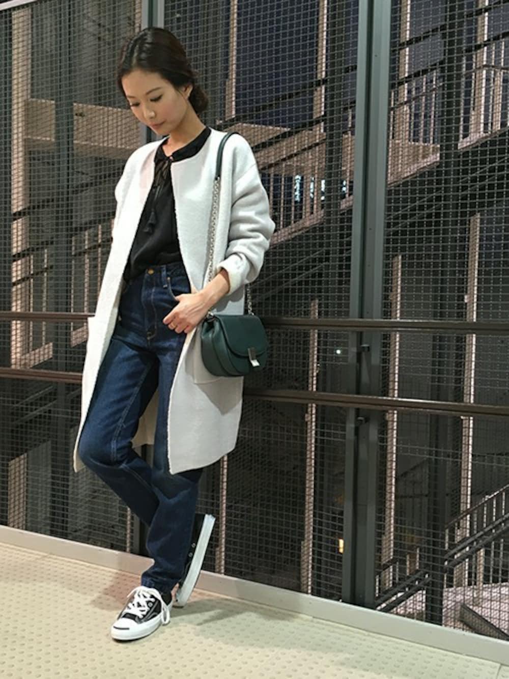 「デニム、コンバース、ミニョン、アンシェヌマン、ルクスルフト（luxluft)、アナカ（unaca)」｜「Unacaの接結コーディガン（その他アウター、ホワイト系）」を使った、enchainement/mignonさん（レディース・160cm）の秋コーディネートの1枚目の写真
