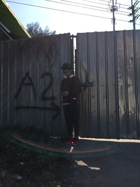 「ROARINGWILDのアイテム（トップス）」を使った、ZHANOさん（メンズ・170cm）の夏コーディネート