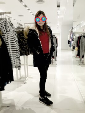 「red」｜「アイテム（ダウンジャケット/コート）」を使った、Kristy Ng さん（レディース・157cm）の冬コーディネート