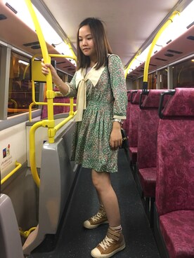 「RETRO GIRL（レトロガール）のアイテム（チュニック）」を使った、Kristy Ng さん（レディース・157cm）の秋コーディネート