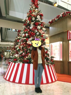 「MONKI（モンキ）のアイテム（ピーコート）」を使った、Kristy Ng さん（レディース・157cm）の冬コーディネート