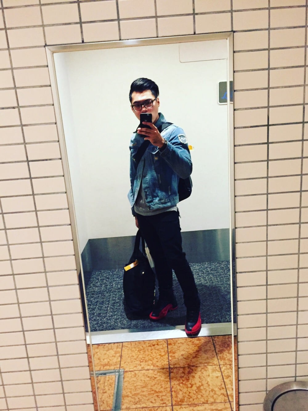「REMIX、AIR JORDAN、ray ban」｜「REMIXのアイテム（デニムジャケット、ブルー系）」を使った、Marsさん（メンズ・174cm）の秋コーディネートの1枚目の写真