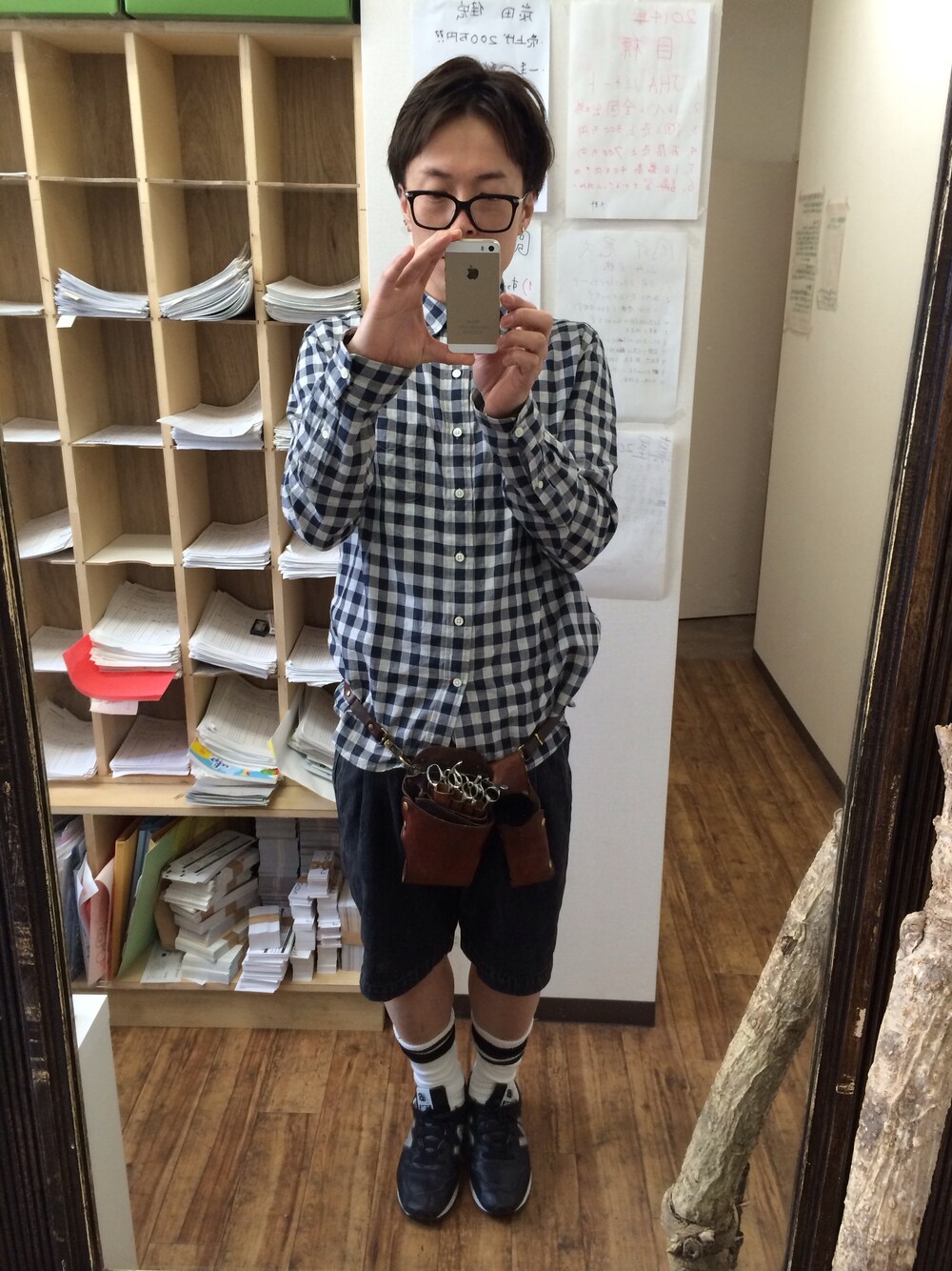 「NEW BALANCEのNewbalance996 レザー
（スニーカー、ブラック系）」を使った、Koichi Ono LABOONさん（メンズ・170cm）の春コーディネートの1枚目の写真