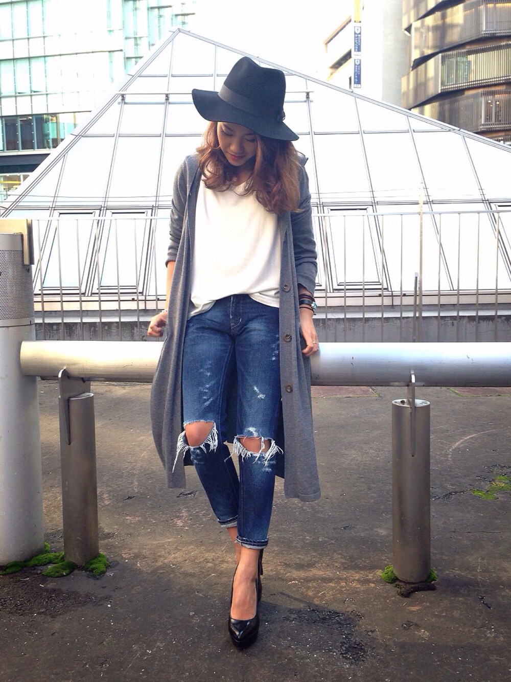 「regalect」｜「RegalectのSolid Taperd Crush（デニムパンツ、ブルー系）」を使った、yuさん（レディース・158cm）の秋コーディネートの1枚目の写真