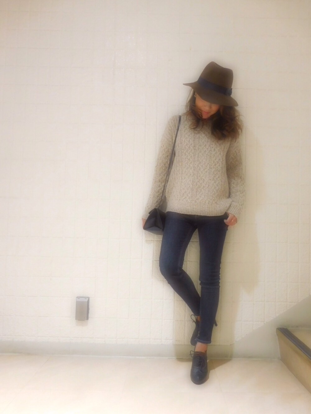 「regalect、ニット、denim、fashion、冬、hat」｜「RegalectのHat（ハット、ブラウン系）」を使った、yuさん（レディース・158cm）の秋コーディネートの1枚目の写真