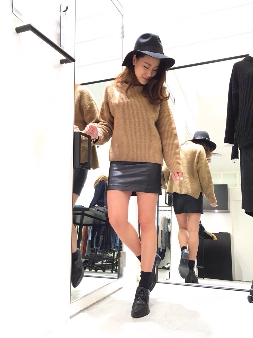 「regalect、knit、beige、デニム、ZARA、ニット帽、winter」｜「RegalectのSenorvy Oxford（ドレスシューズ、ブラック系）」を使った、yuさん（レディース・158cm）の冬コーディネートの1枚目の写真