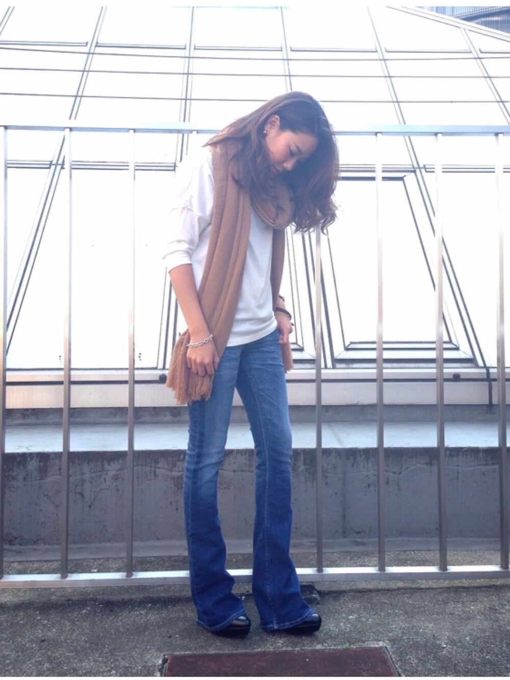 「regalect」｜「RegalectのExtend Flare（デニムパンツ、ブルー系）」を使った、yuさん（レディース・158cm）の秋コーディネートの1枚目の写真