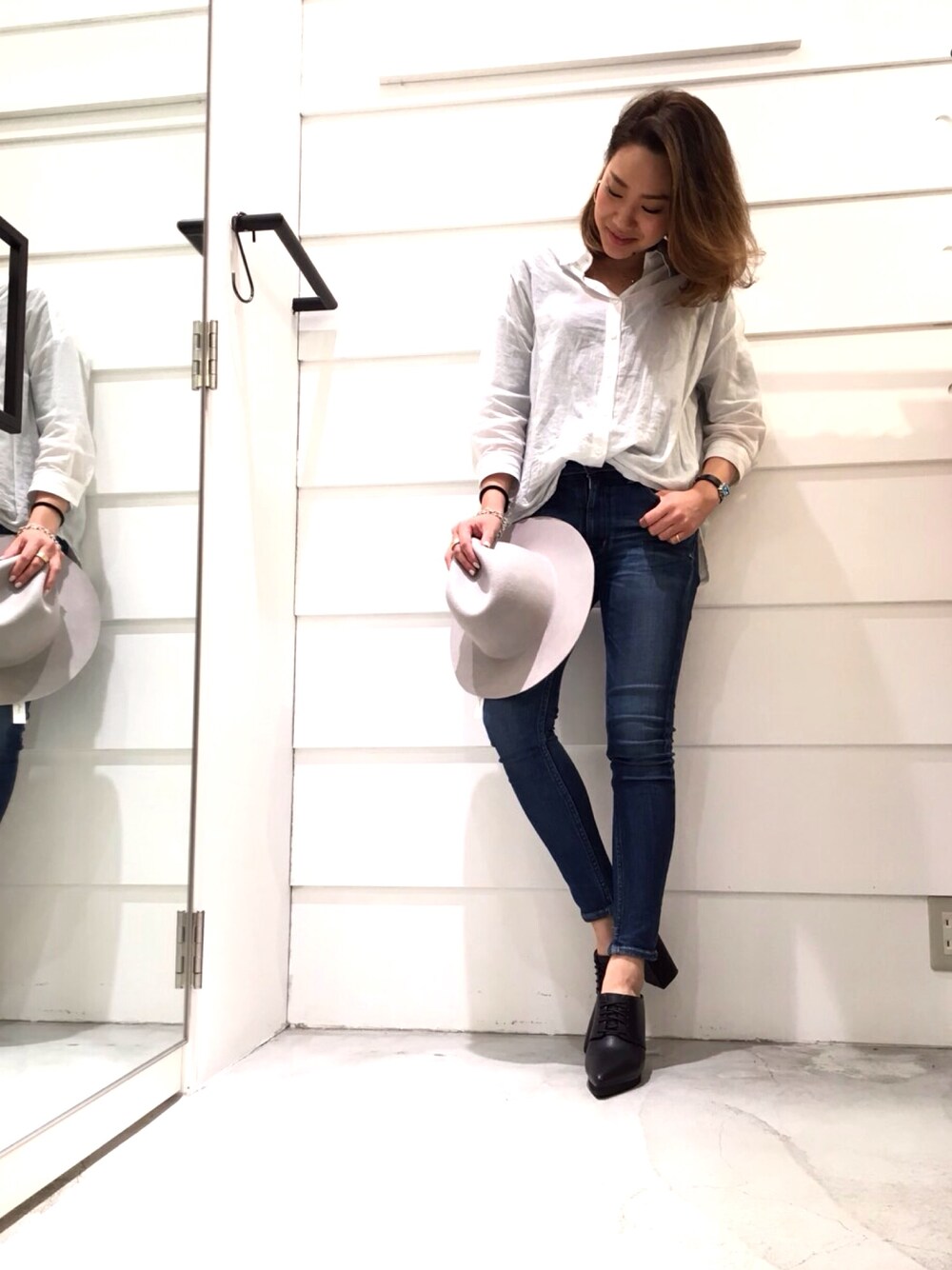 「大人カジュアル、シャツスタイル、シャツ、デニム、regalect、denim、はるコーデ、spring」｜「Regalectのアイテム（シャツ/ブラウス、ホワイト系）」を使った、yuさん（レディース・158cm）の春コーディネートの1枚目の写真
