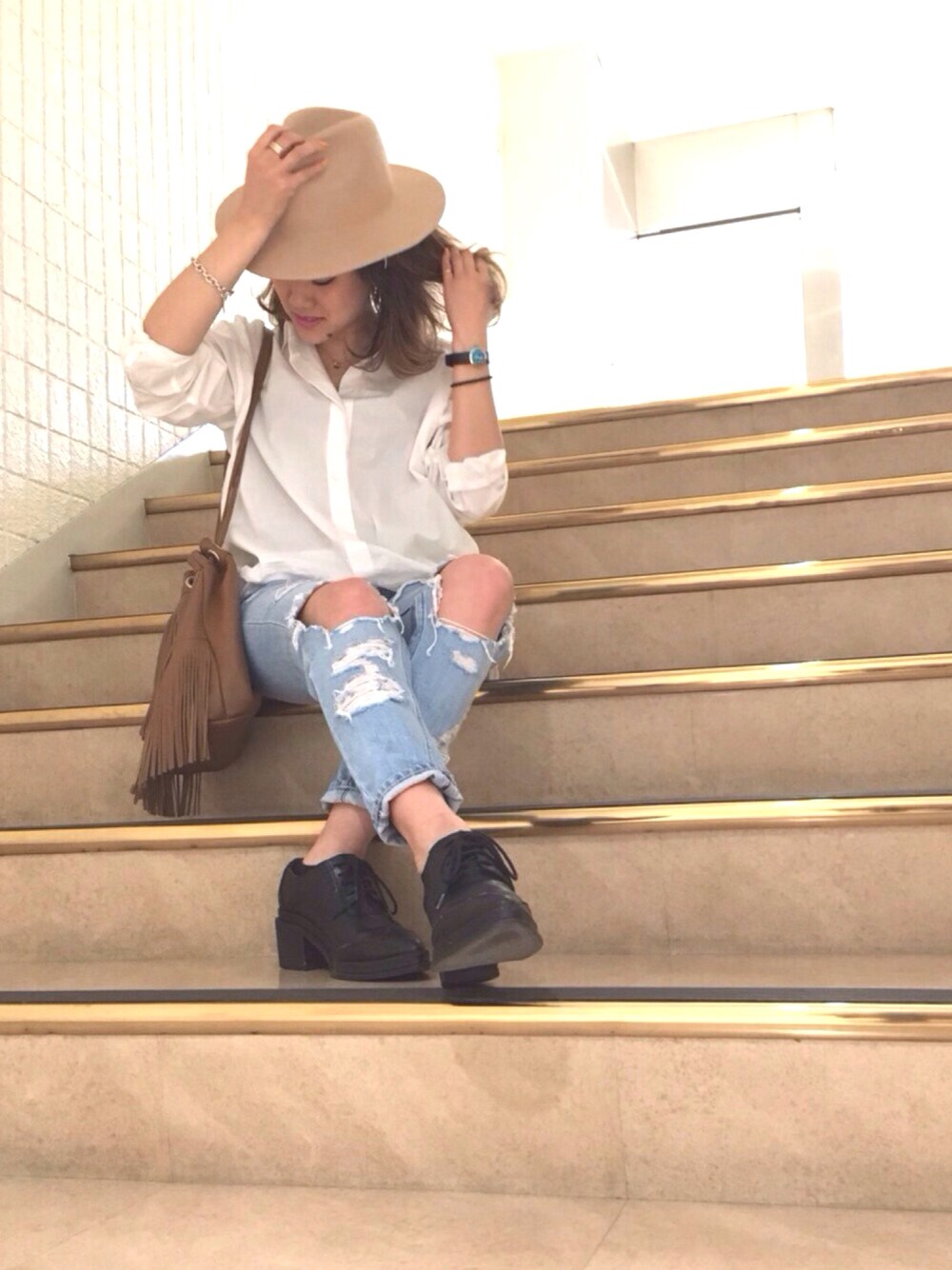 「シンプル、カジュアルコーデ、大人カジュアル、春コーデ、ブラウス、シャツスタイル、シャツ、regalect、デニム、denim」｜「RegalectのSenorvy Oxford（ドレスシューズ、ブラック系）」を使った、yuさん（レディース・158cm）の春コーディネートの1枚目の写真