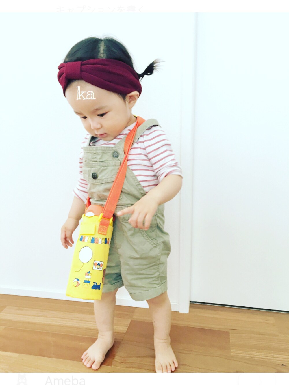「キッズコーデ、女の子、1歳、サロペット、ボーダー、ヘアバンド、水筒」｜「OLD NAVYのアイテム（Tシャツ/カットソー、レッド系）」を使った、kakaさん（キッズ・80cm）の夏コーディネートの1枚目の写真