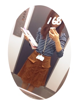 「evelyn（evelyn）のアイテム（Tシャツ/カットソー、ブルー系）」を使った、イロハさん（レディース・155cm）の秋コーディネート