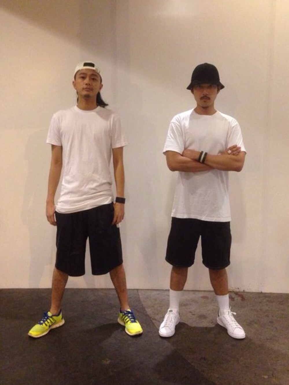 「NIKEのアイテム（スニーカー、イエロー系）」を使った、ShuHuai Changさん（メンズ・183cm）の夏コーディネートの1枚目の写真