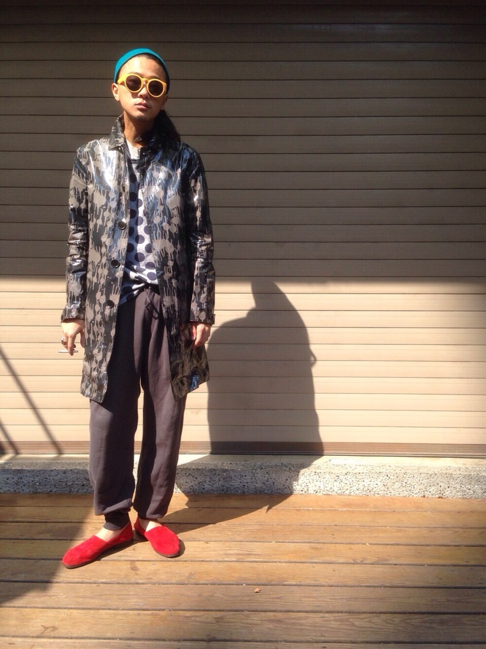「mr hareのアイテム（その他シューズ、レッド系）」を使った、ShuHuai Changさん（メンズ・183cm）の秋コーディネートの1枚目の写真