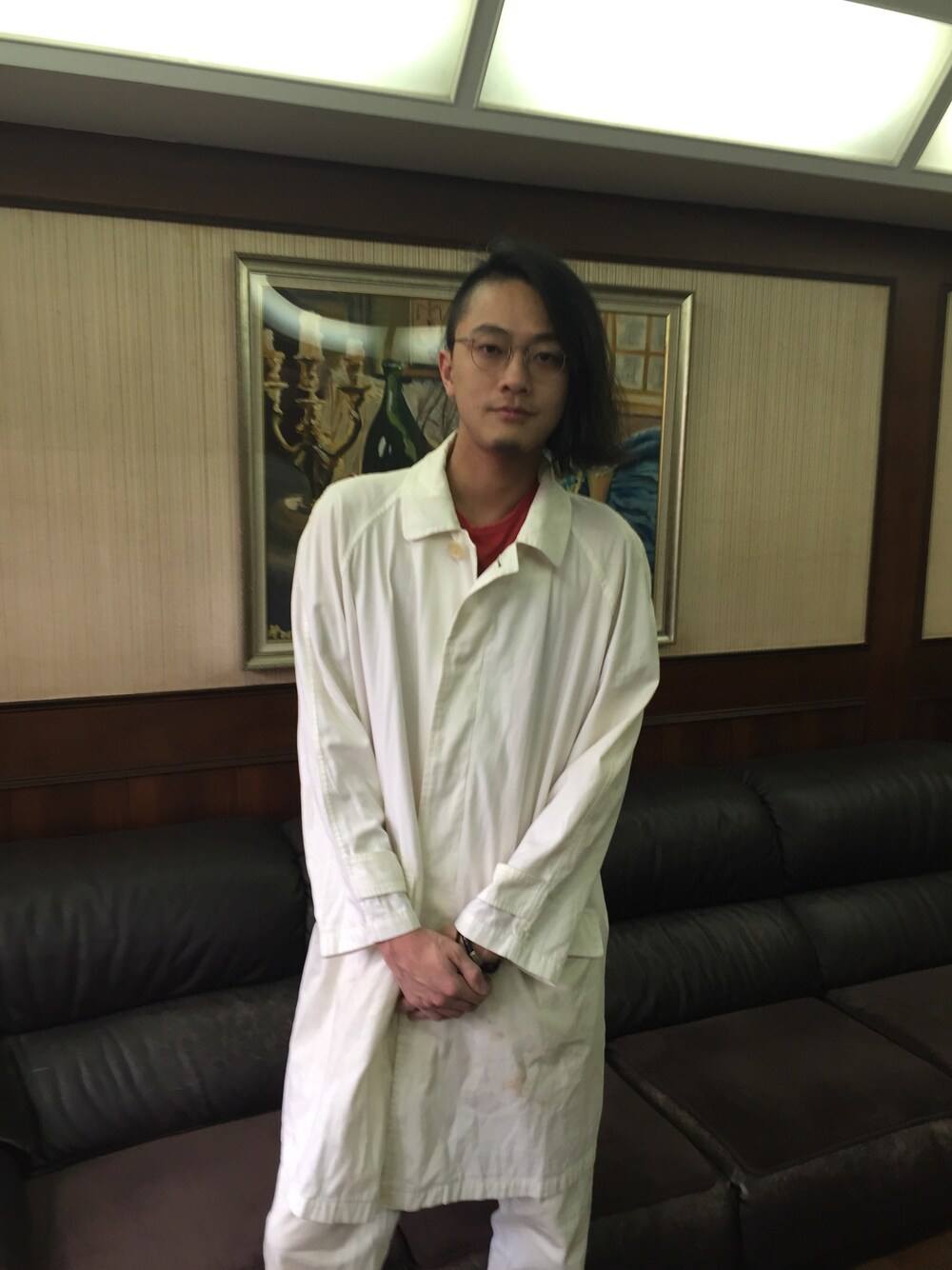 「maninwhite」｜「POLO RALPH LAURENのアイテム（トレンチコート、ホワイト系）」を使った、ShuHuai Changさん（メンズ・183cm）の春コーディネートの1枚目の写真