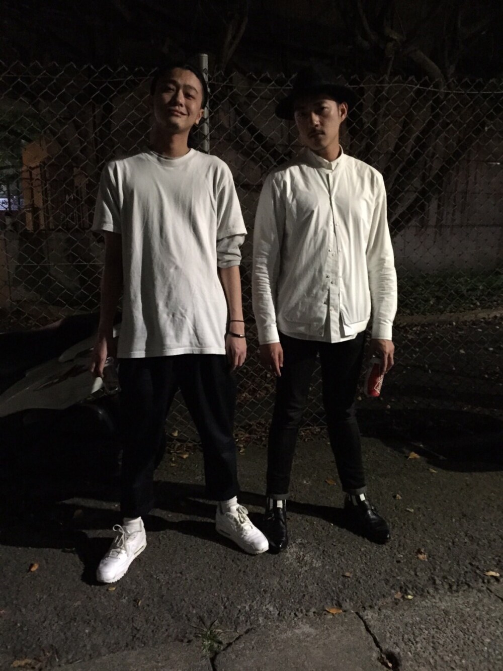 「black and white」｜「NIKEのアイテム（スニーカー、ホワイト系）」を使った、ShuHuai Changさん（メンズ・183cm）の春コーディネートの1枚目の写真