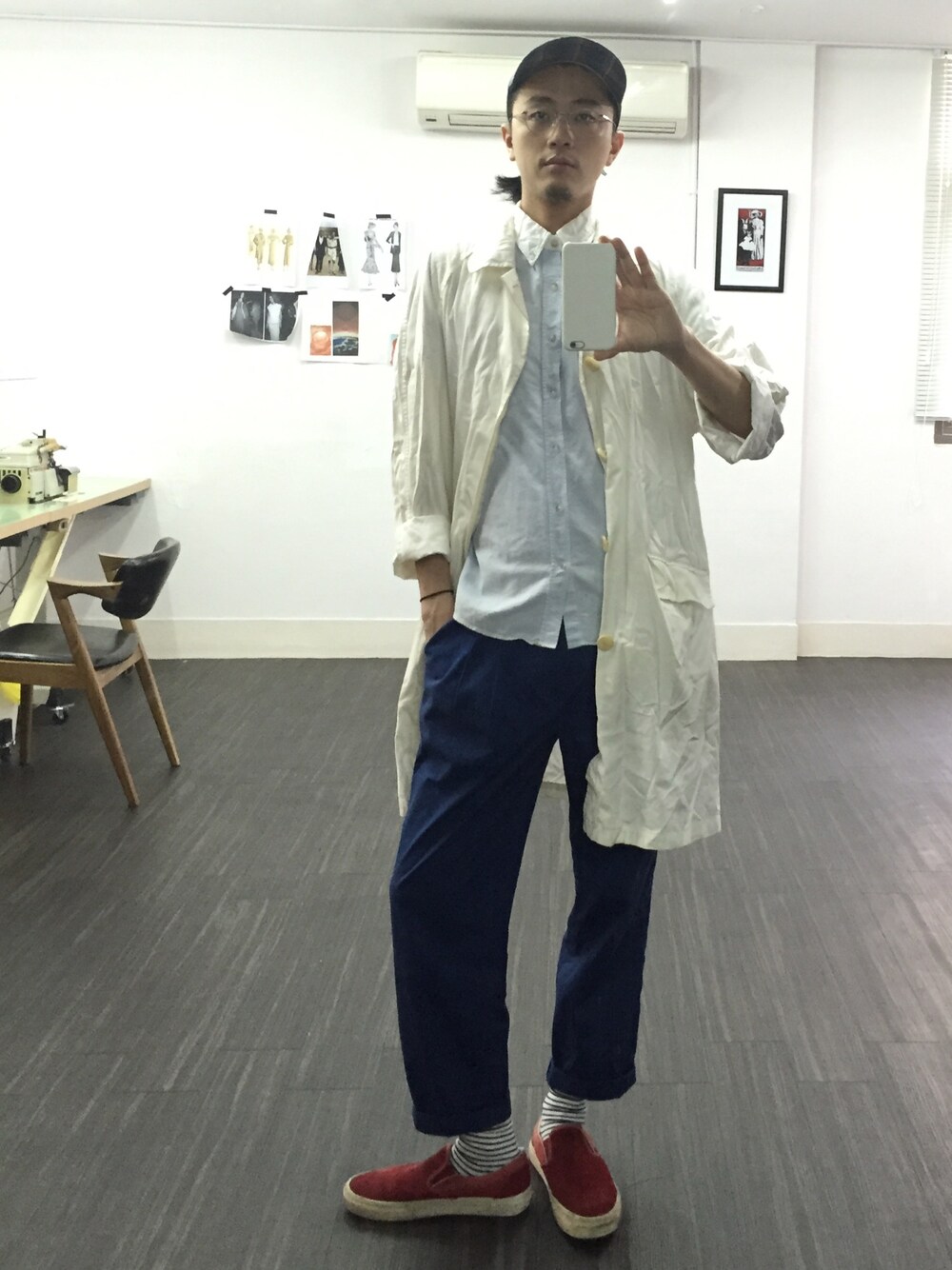 「VANSのアイテム（スニーカー、レッド系）」を使った、ShuHuai Changさん（メンズ・183cm）の春コーディネートの1枚目の写真