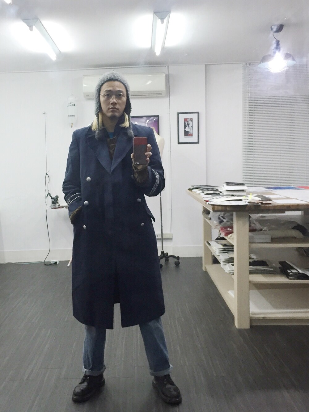 「VINTAGE」｜「Dr. Martensのアイテム（ブーツ、ブラック系）」を使った、ShuHuai Changさん（メンズ・183cm）の冬コーディネートの1枚目の写真