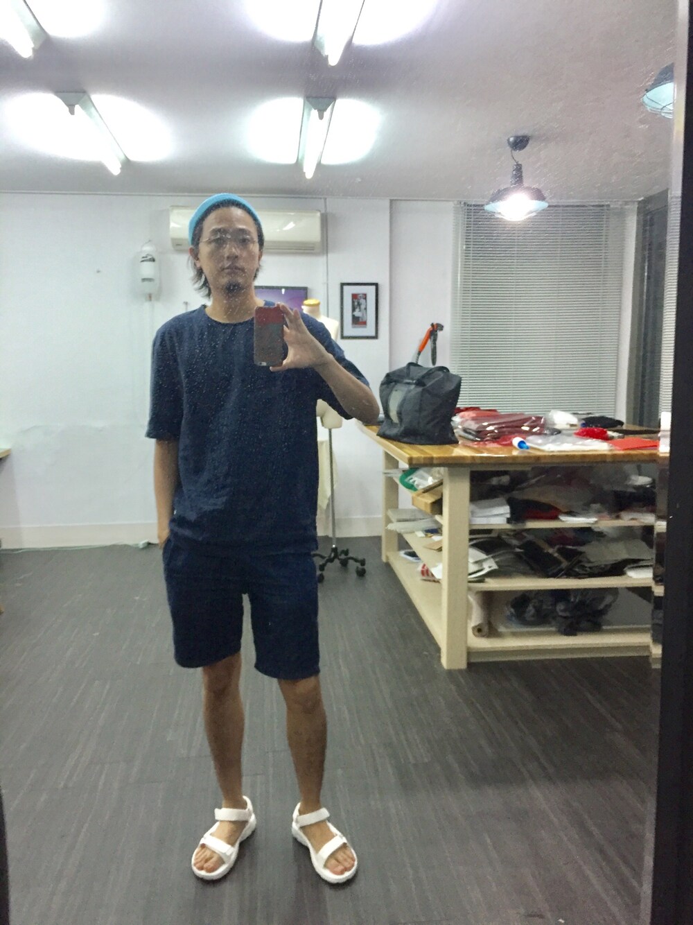 「Tevaのアイテム（サンダル、ホワイト系）」を使った、ShuHuai Changさん（メンズ・183cm）の秋コーディネートの1枚目の写真