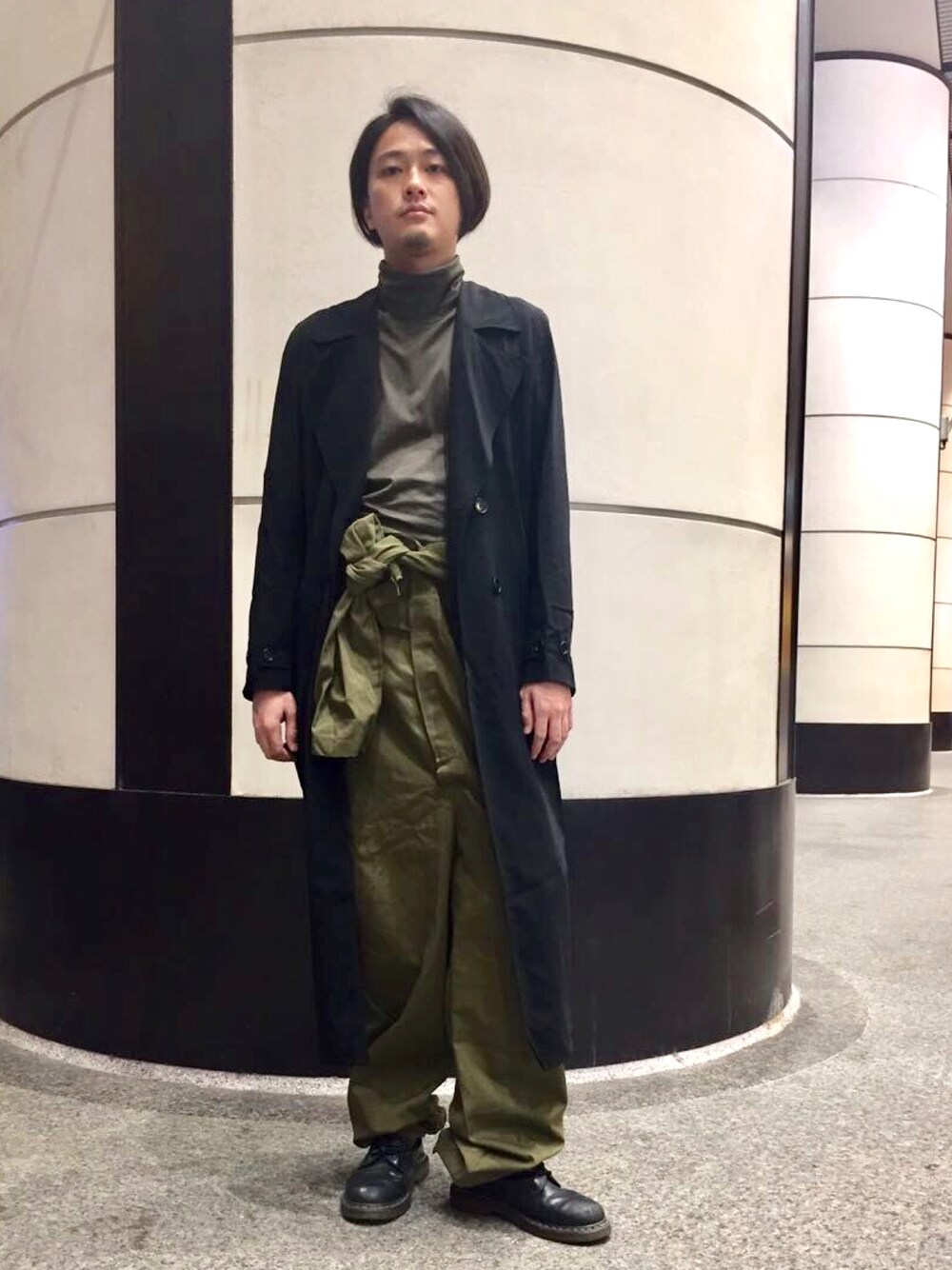 「autumn」｜「Yang Liのアイテム（トレンチコート、ブラック系）」を使った、ShuHuai Changさん（メンズ・183cm）の秋コーディネートの1枚目の写真