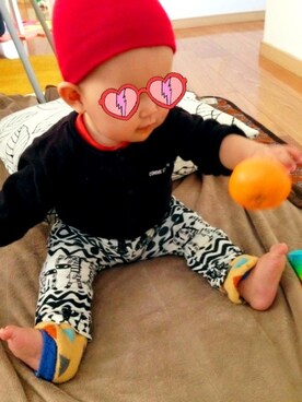 「アイテム（ロンパース、ブラック系）」を使った、み吉さん（キッズ・70cm）の冬コーディネート