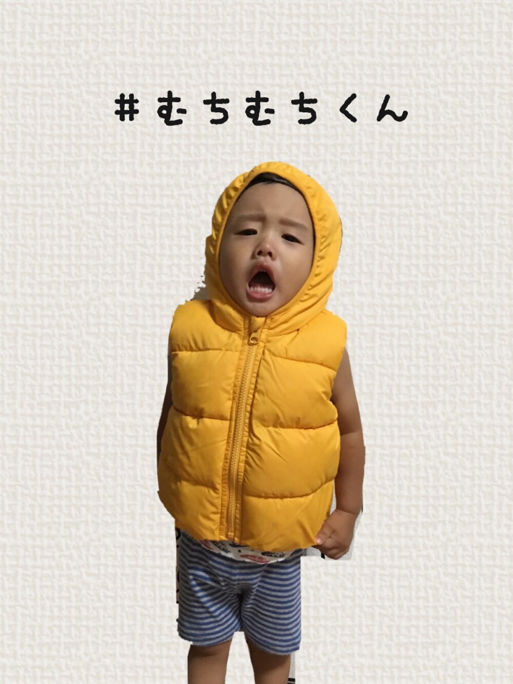 「むちむちくん、おとこのこスタイル、3歳、ダウンベスト、GAPbaby」｜「babyGAPのアイテム（ダウンベスト、イエロー系）」を使った、むちむちくんさん（キッズ・80cm）の秋コーディネートの1枚目の写真