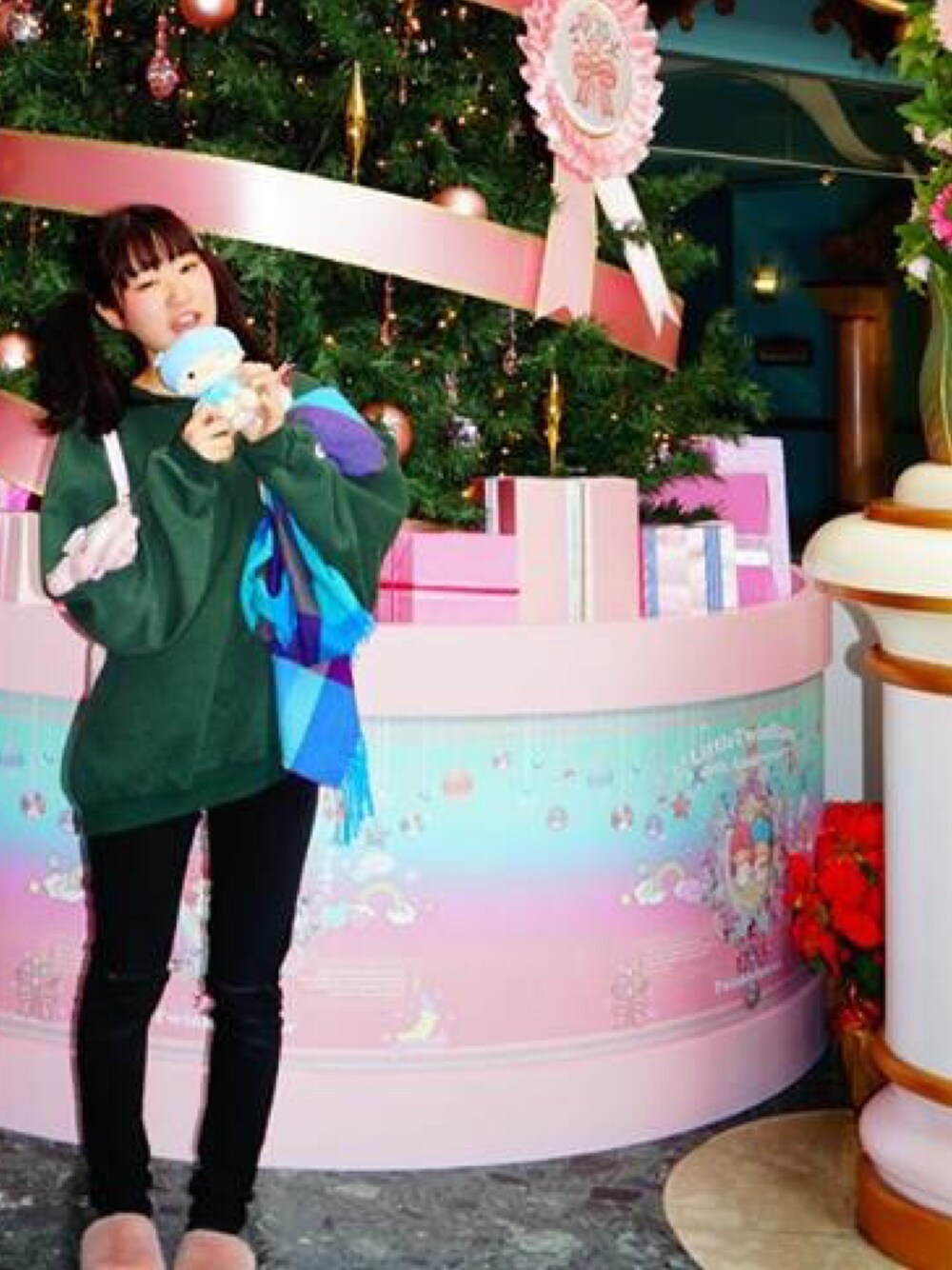 「スキニーデニム、スキニー、スウェット、Champion、WEGO、used、オーバーサイズ、ootd、ファー、古着」｜「WEGOのWEGO/ビッグチェックストール（ストール/ショール、ブルー系）」を使った、히카리さん（レディース・158cm）の秋コーディネートの1枚目の写真