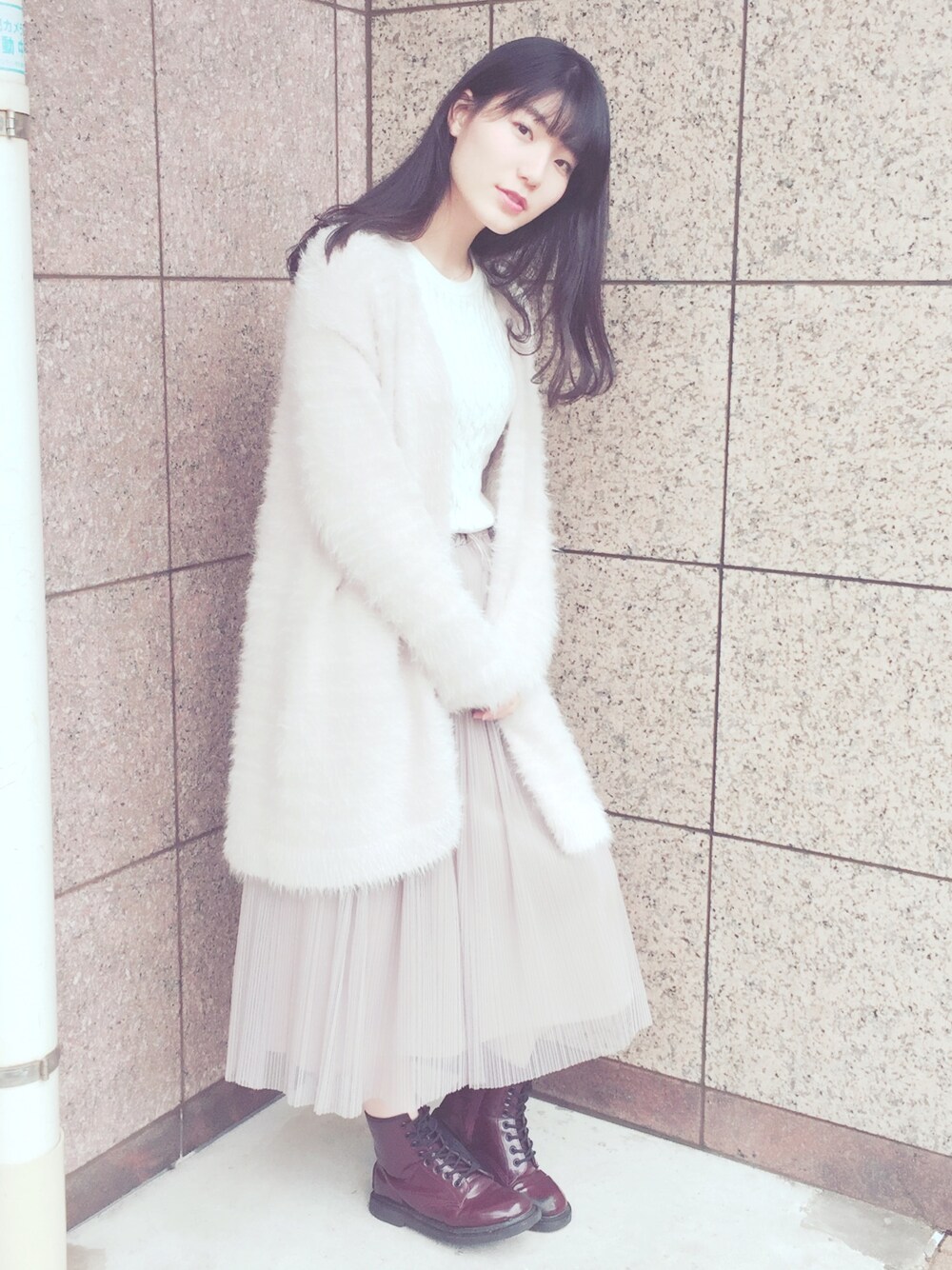 「休日スタイル、オトナガーリー、大人ガーリー、大人女子、LOWRYS FARM、ユニクロ、EDWIN、Honeys、ふわふわ」｜「Honeysのアイテム（ジャケット/アウター、ピンク系）」を使った、ゆうほさん（レディース・164cm）の冬コーディネートの1枚目の写真
