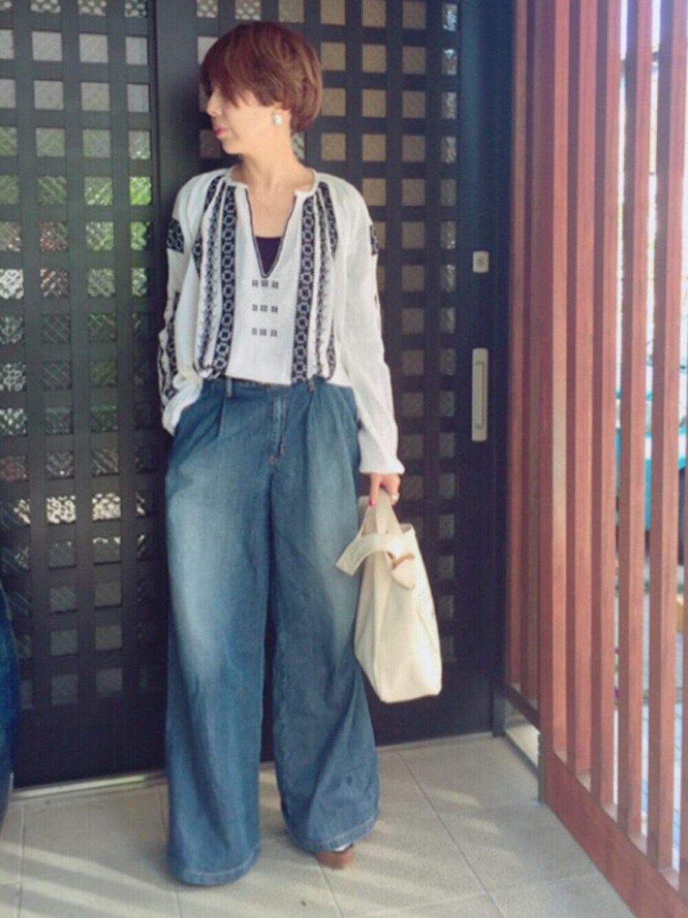 「休日スタイル、はるコーデ、ワイドパンツ、デニムパンツ、ootd、outfit、春」｜「Ungridのアイテム（シャツ/ブラウス、ホワイト系）」を使った、UUさん（レディース・158cm）の春コーディネートの1枚目の写真