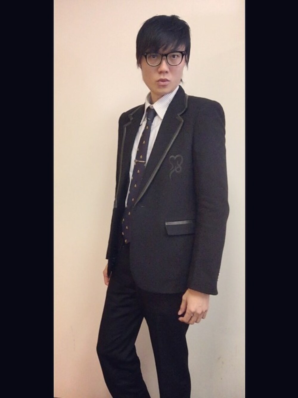「NUMBER (N)INE、school」｜「NUMBER (N)INEのアイテム（テーラードジャケット、ブラック系）」を使った、LKさん（メンズ・178cm）の冬コーディネートの1枚目の写真