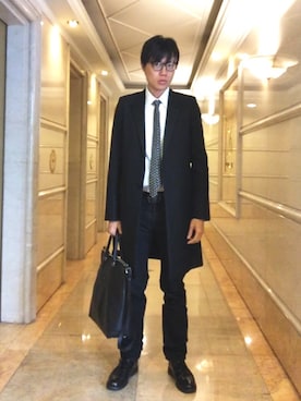「SAINT LAURENT PARIS（サンローランパリ）のアイテム（チェスターコート）」を使った、LKさん（メンズ・178cm）の冬コーディネート