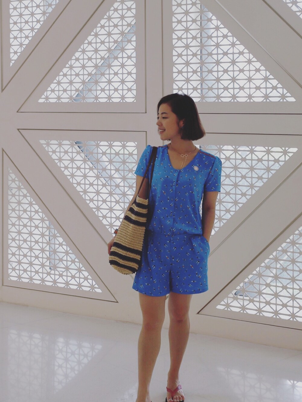 「date style♡、outfit、travel、holiday、casual」｜「Mademoiselle Rのアイテム（つなぎ/オールインワン、ブルー系）」を使った、自然卷tutuさん（レディース・160cm）の秋コーディネートの1枚目の写真