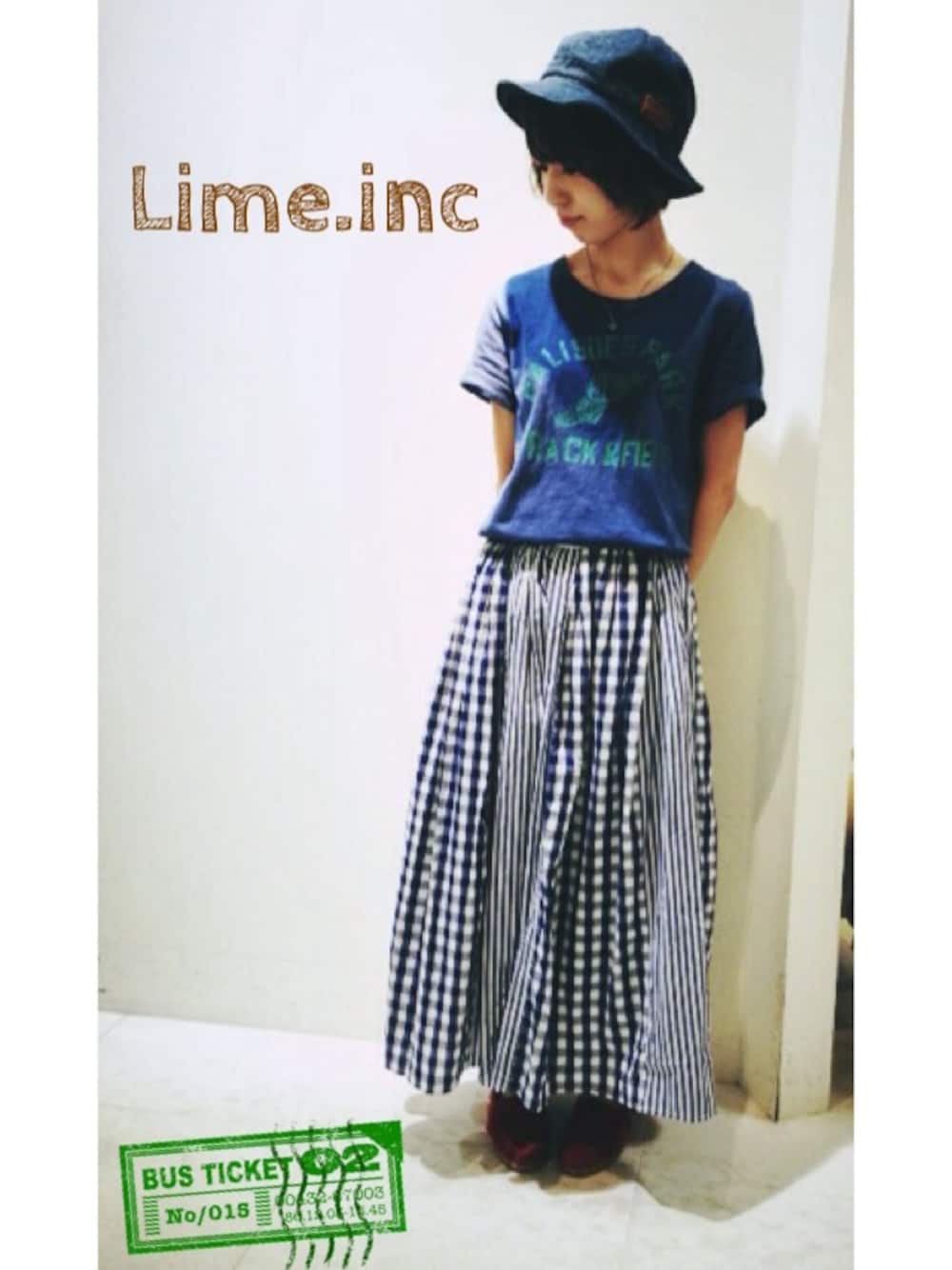 「ストライプ、ハット、ロングスカート、ギンガムチェック、ブルーコーデ、インスタイル、差し色(赤)、青いTシャツ、sanjuan、サンファン」｜「Sanjuanのギンガム×ストライプギャザースカート（スカート、その他）」を使った、にしぼりさん（レディース・153cm）の夏コーディネートの1枚目の写真