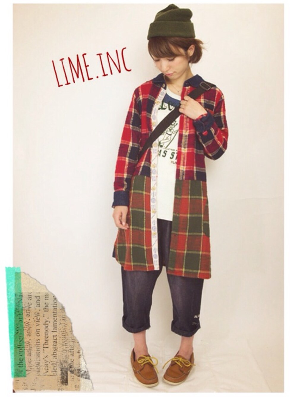 その他のTシャツ/カットソー、レッド系のシャツワンピース、その他のその他パンツを着用したレディースの秋コーディネートの1枚目の写真