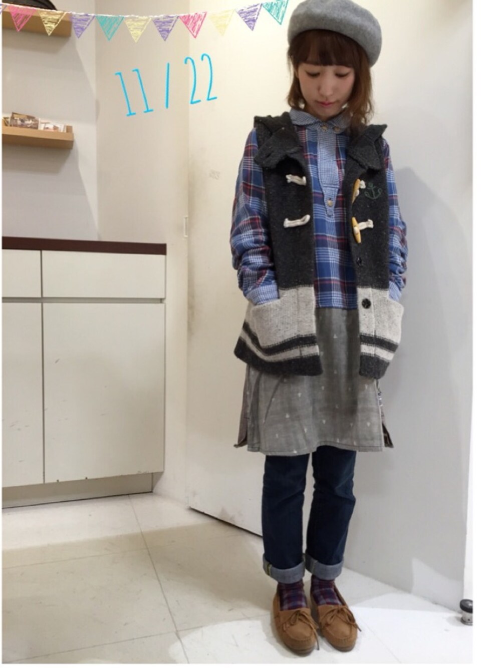 「切替ワンピース、sanjuan、サンファン、LIME.inc、NATURAL LIME、ベレー帽、ニットベスト、シャツワンピ、寒色系」｜「sanjuanの周年祭！店内10%OFF！（その他、グリーン系）」を使った、にしぼりさん（レディース・153cm）の秋コーディネートの1枚目の写真